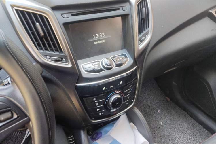 Used CHANGAN CS75 2014 2.0L Manual Luxury Version China IV Standard Audio And AC Panel