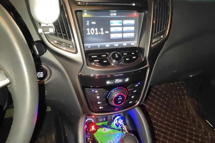 Used CHANGAN CS75 2014 1.8T Automatic Elite Version China V Standard Audio And AC Panel
