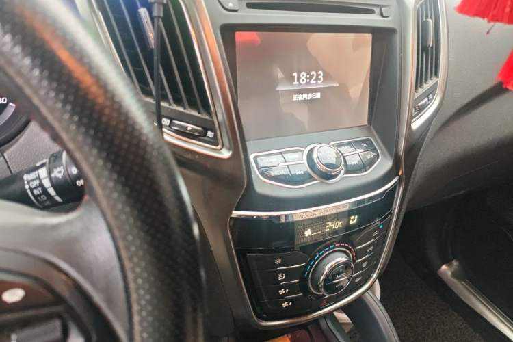 Used CHANGAN CS75 2014 1.8T Automatic Prestige Model China V Standard Audio And AC Panel