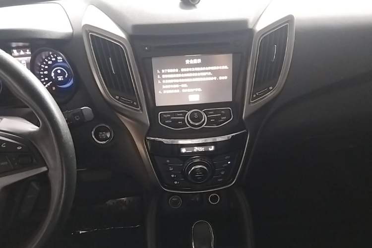 Used CHANGAN CS75 2014 1.8T Automatic Elite Model China IV Standard Audio And AC Panel