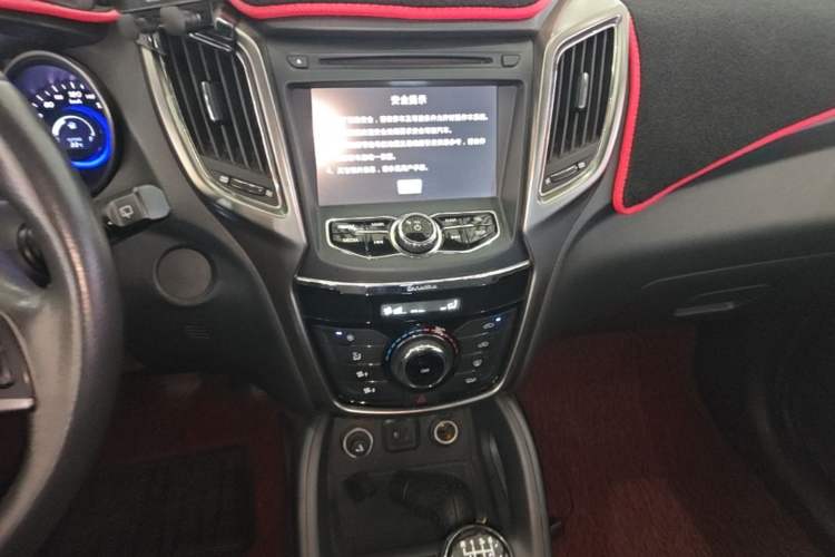 Used CHANGAN CS75 2014 2.0L Manual Luxury Version China IV Standard Audio And AC Panel