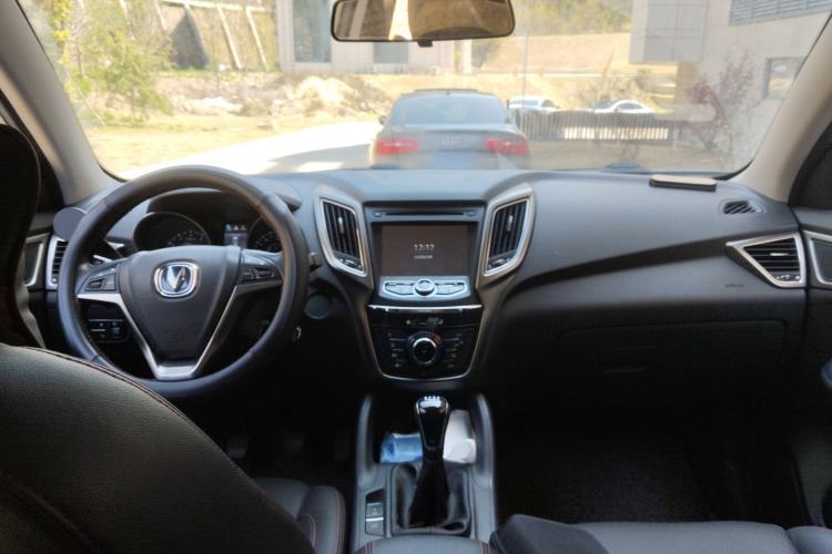 Used CHANGAN CS75 2014 2.0L Manual Luxury Version China IV Standard Center Console