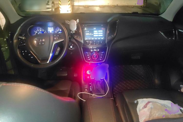 Used CHANGAN CS75 2014 1.8T Automatic Elite Version China V Standard Center Console