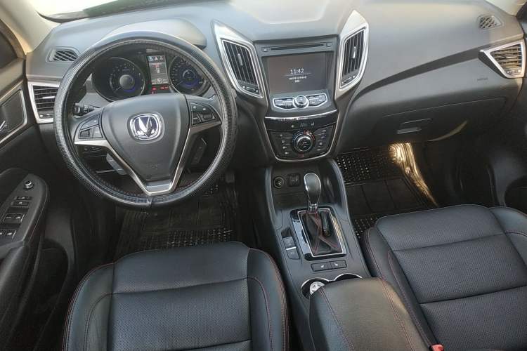 Used CHANGAN CS75 2014 1.8T Automatic Prestige Model China IV Standard Center Console