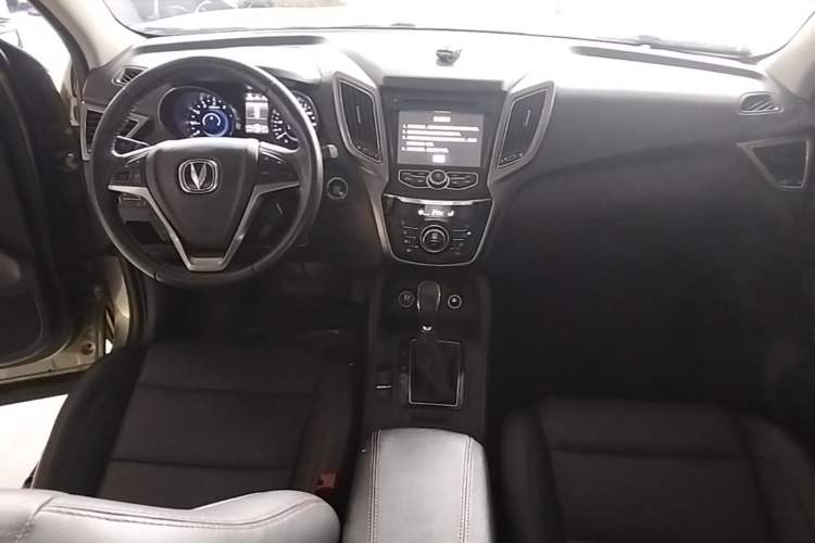 Used CHANGAN CS75 2014 1.8T Automatic Elite Model China IV Standard Center Console