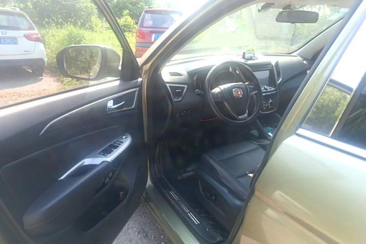 Used CHANGAN CS75 2014 2.0L Manual Leading Version China IV Standard Driver Seat