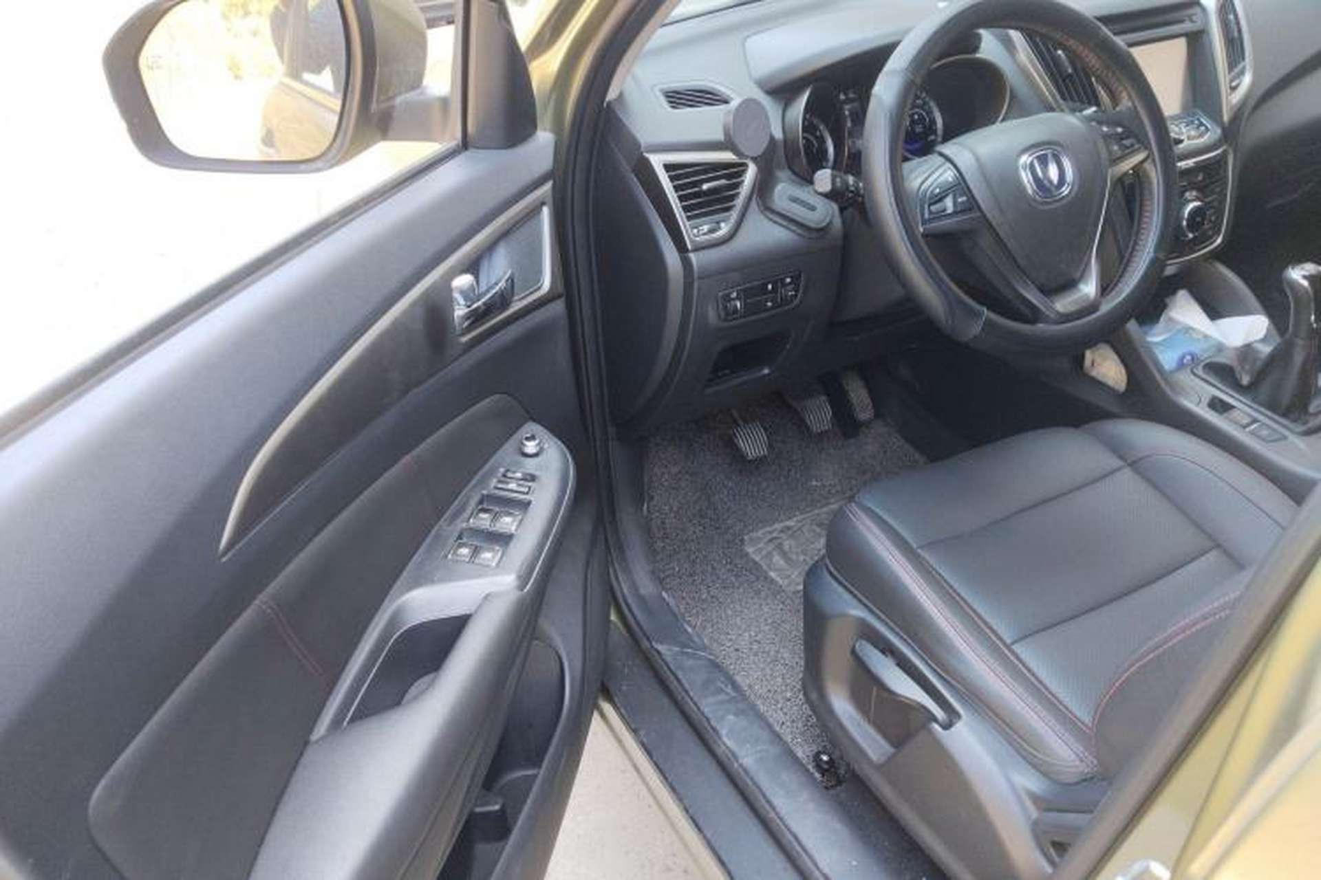 Used CHANGAN CS75 2014 2.0L Manual Luxury Version China IV Standard Driver Seat