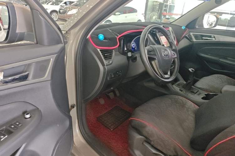 Used CHANGAN CS75 2014 2.0L Manual Luxury Version China IV Standard Driver Seat