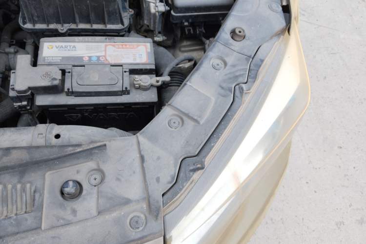 Used CHANGAN CS75 2014 2.0L Manual Luxury Version China IV Standard Engine Bay Left