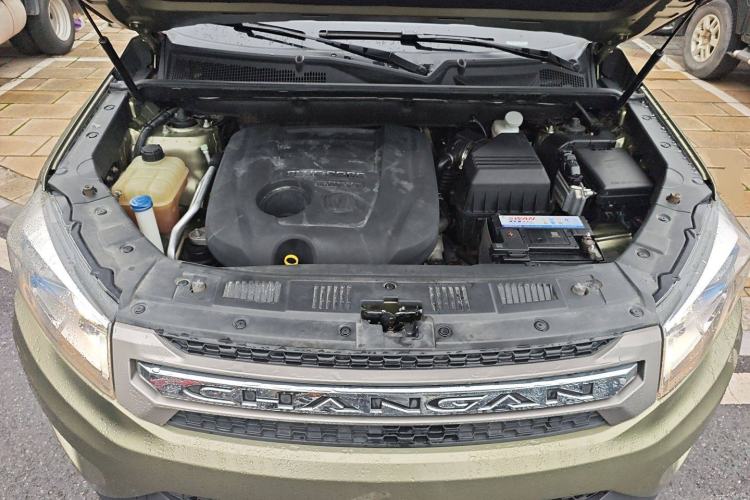 Used CHANGAN CS75 2014 2.0L Manual Luxury Version China IV Standard Engine Bay
