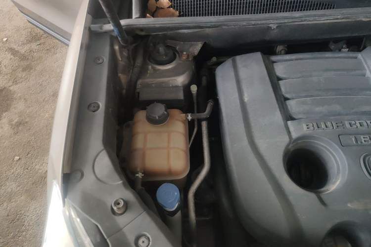 Used CHANGAN CS75 2014 1.8T Automatic Elite Version China V Standard Engine Bay Right