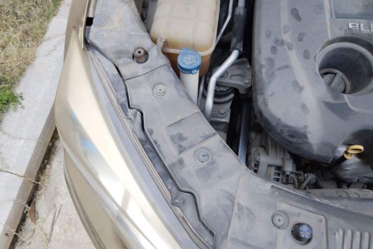 Used CHANGAN CS75 2014 2.0L Manual Luxury Version China IV Standard Engine Bay Right