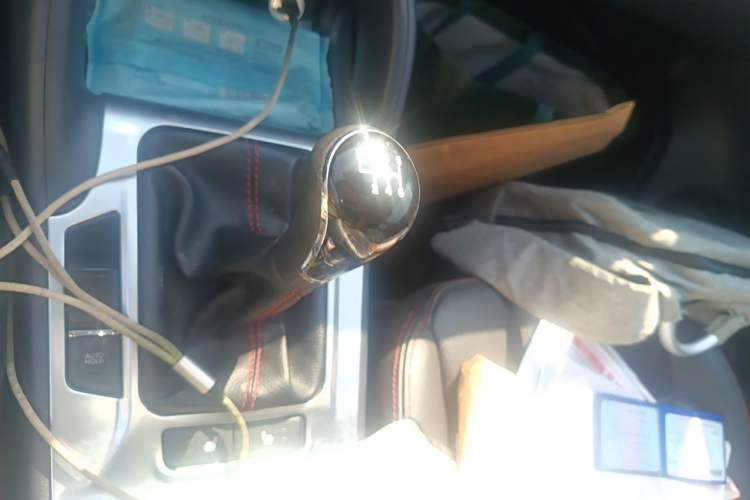 Used CHANGAN CS75 2014 2.0L Manual Leading Version China IV Standard Gear Lever