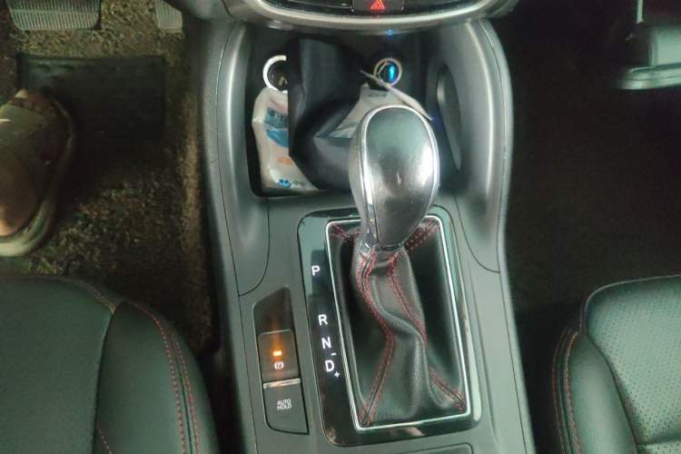 Used CHANGAN CS75 2014 1.8T Automatic Elite Version China V Standard Gear Lever