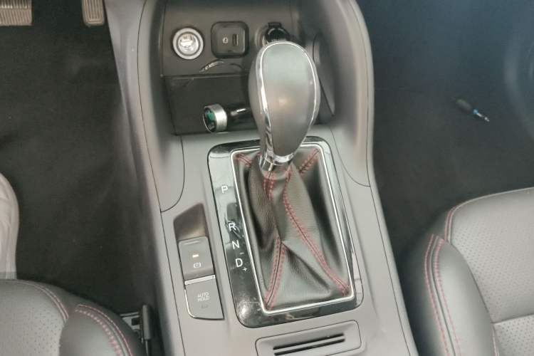 Used CHANGAN CS75 2014 1.8T Automatic Elite Model China IV Standard Gear Lever