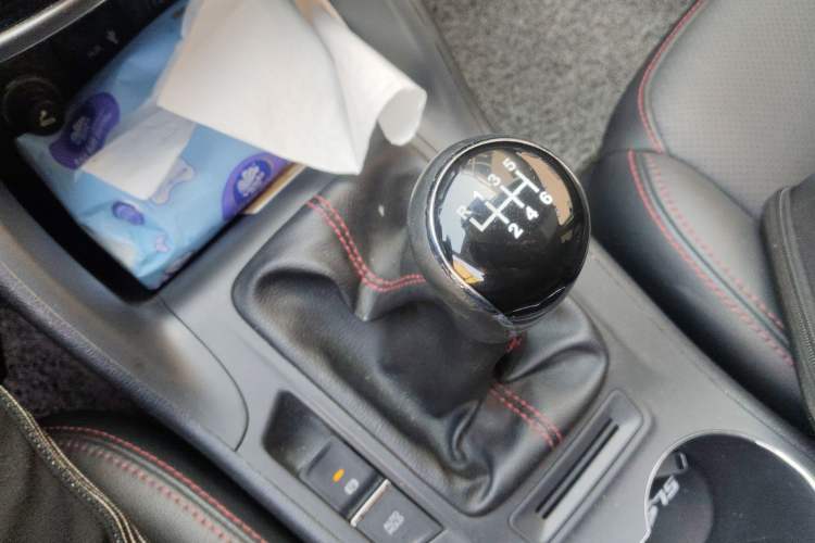 Used CHANGAN CS75 2014 2.0L Manual Luxury Version China IV Standard Gear Lever