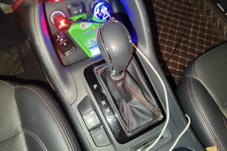 Used CHANGAN CS75 2014 1.8T Automatic Elite Version China V Standard Gear Lever