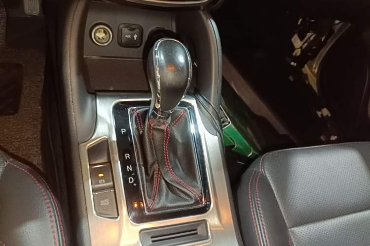 Used CHANGAN CS75 2014 1.8T Automatic Elite Version China V Standard Gear Lever