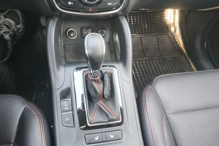 Used CHANGAN CS75 2014 1.8T Automatic Prestige Model China IV Standard Gear Lever