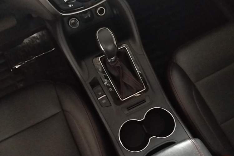 Used CHANGAN CS75 2014 1.8T Automatic Elite Model China IV Standard Gear Lever