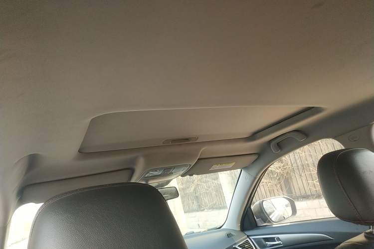 Used CHANGAN CS75 2014 1.8T Automatic Prestige Model China IV Standard Headliner