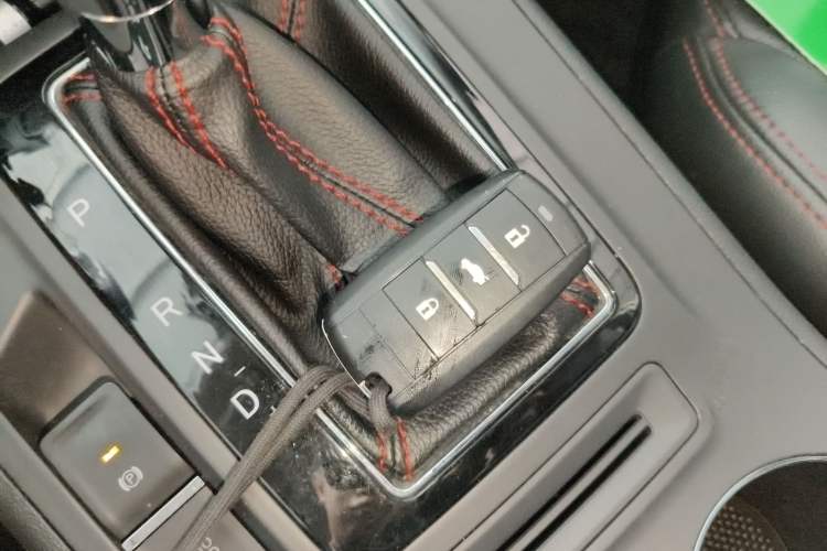 Used CHANGAN CS75 2014 1.8T Automatic Elite Model China IV Standard Interior 1