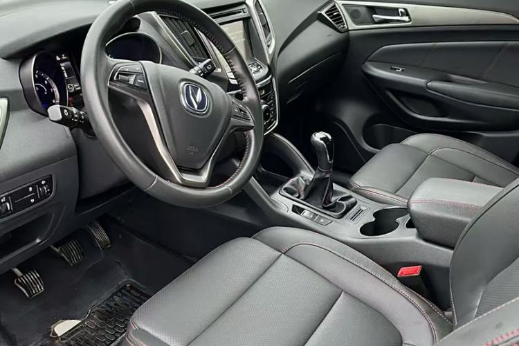Used CHANGAN CS75 2014 2.0L Manual Luxury Version China IV Standard Interior 1