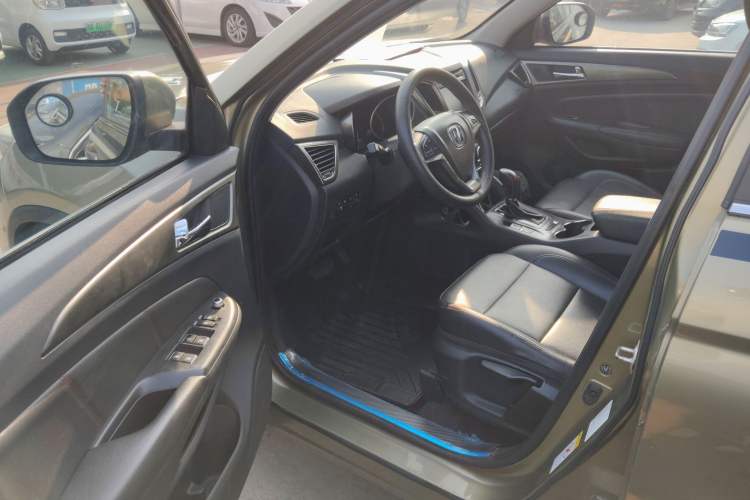Used CHANGAN CS75 2014 1.8T Automatic Elite Model China IV Standard Interior 3