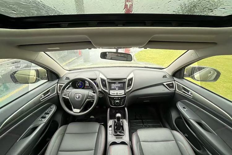 Used CHANGAN CS75 2014 2.0L Manual Luxury Version China IV Standard Interior 3