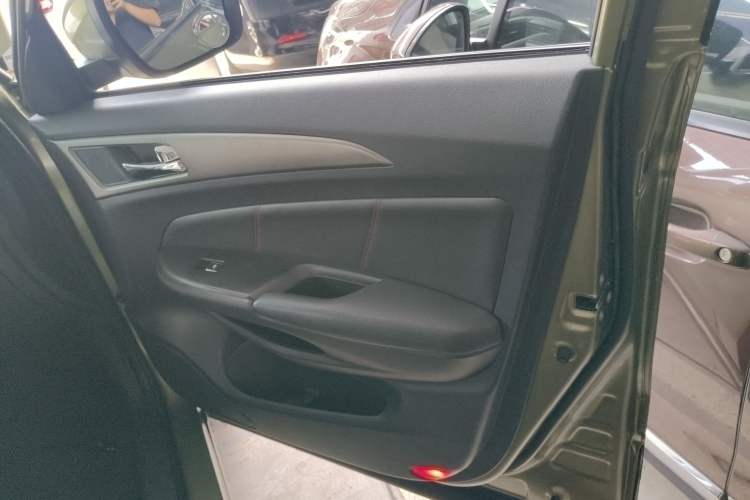 Used CHANGAN CS75 2014 1.8T Automatic Elite Model China IV Standard Interior 5