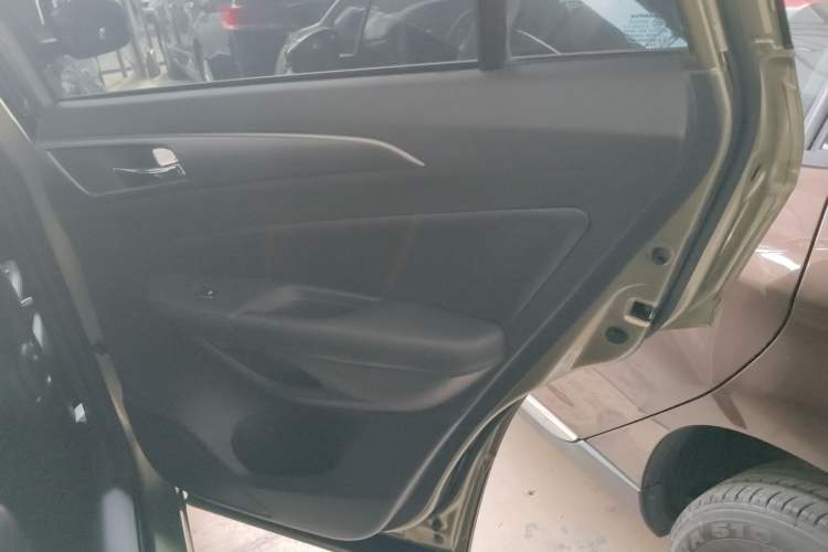 Used CHANGAN CS75 2014 1.8T Automatic Elite Model China IV Standard Interior 6