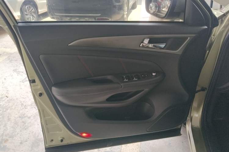 Used CHANGAN CS75 2014 1.8T Automatic Elite Model China IV Standard Interior 7