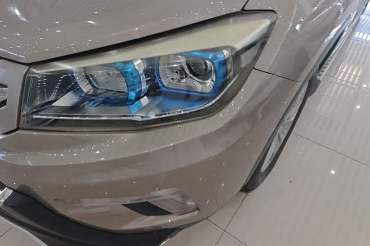 Used CHANGAN CS75 2014 2.0L Manual Luxury Version China IV Standard Left Front Headlight