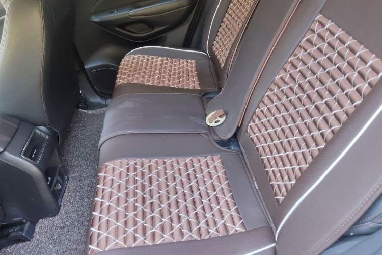 Used CHANGAN CS75 2014 2.0L Manual Luxury Version China IV Standard Left Rear Seat