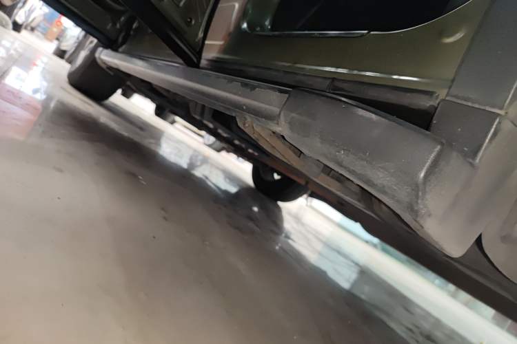 Used CHANGAN CS75 2014 1.8T Automatic Elite Model China IV Standard Left Side Sill