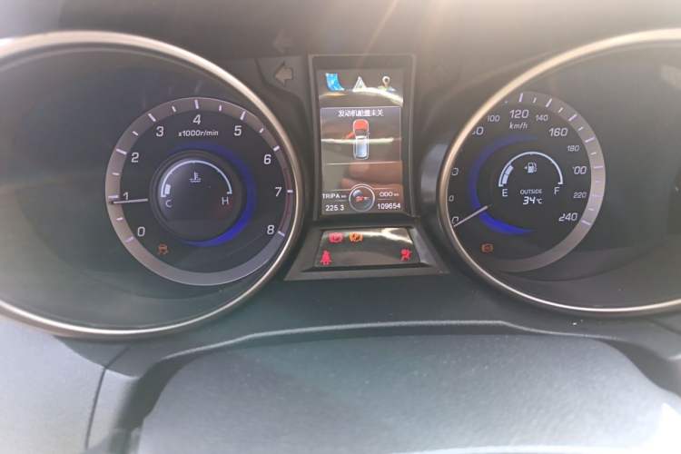 Used CHANGAN CS75 2014 2.0L Manual Leading Version China IV Standard Odometer Close Up