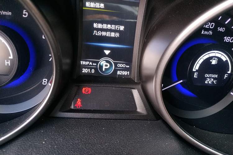 Used CHANGAN CS75 2014 1.8T Automatic Elite Version China V Standard Odometer Close Up