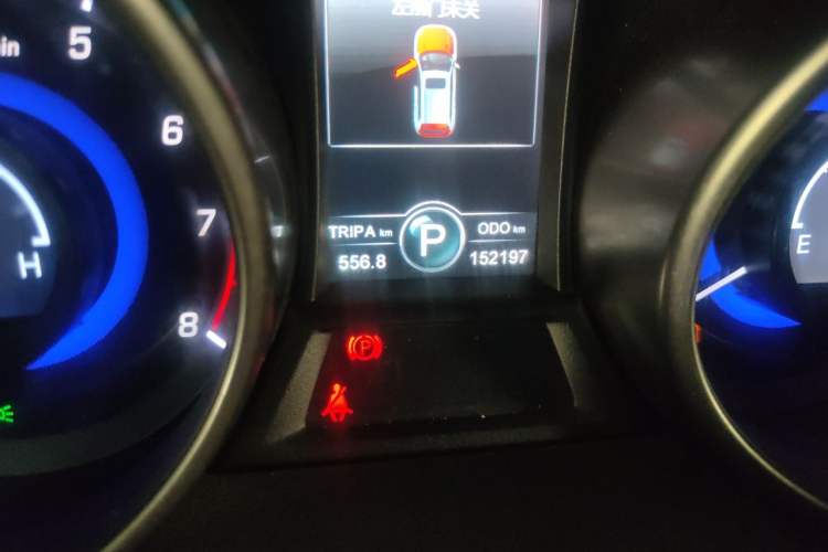 Used CHANGAN CS75 2014 1.8T Automatic Elite Version China V Standard Odometer Close Up