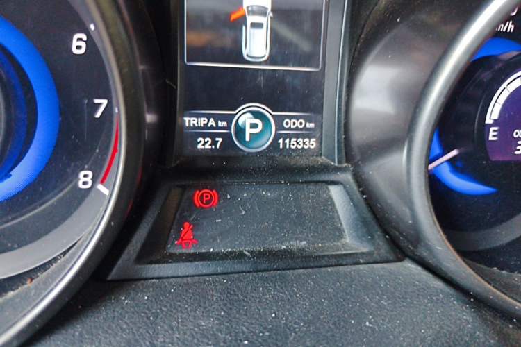 Used CHANGAN CS75 2014 1.8T Automatic Elite Model China IV Standard Odometer Close Up