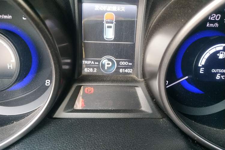 Used CHANGAN CS75 2014 1.8T Automatic Prestige Model China IV Standard Odometer Close Up