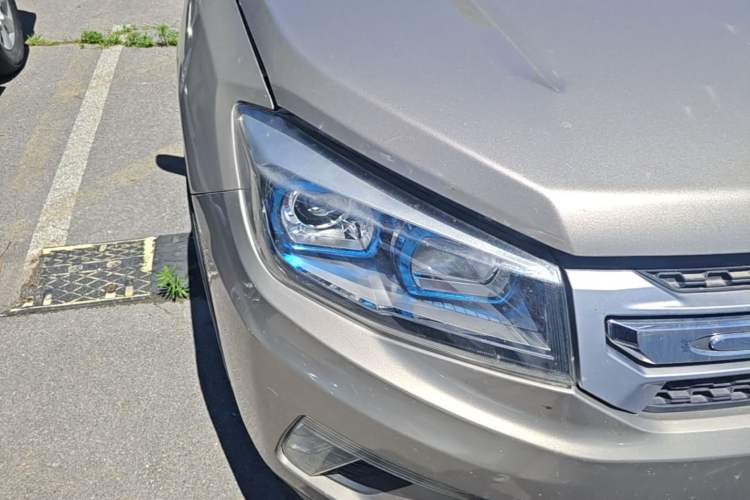 Used CHANGAN CS75 2014 1.8T Automatic Elite Model China IV Standard Right Front Headlight