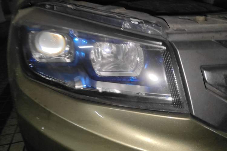 Used CHANGAN CS75 2014 1.8T Automatic Elite Version China V Standard Right Front Headlight