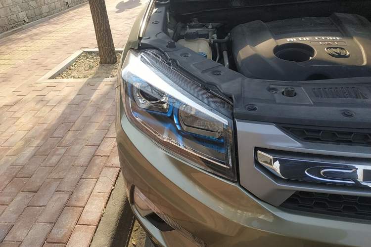 Used CHANGAN CS75 2014 1.8T Automatic Prestige Model China IV Standard Right Front Headlight