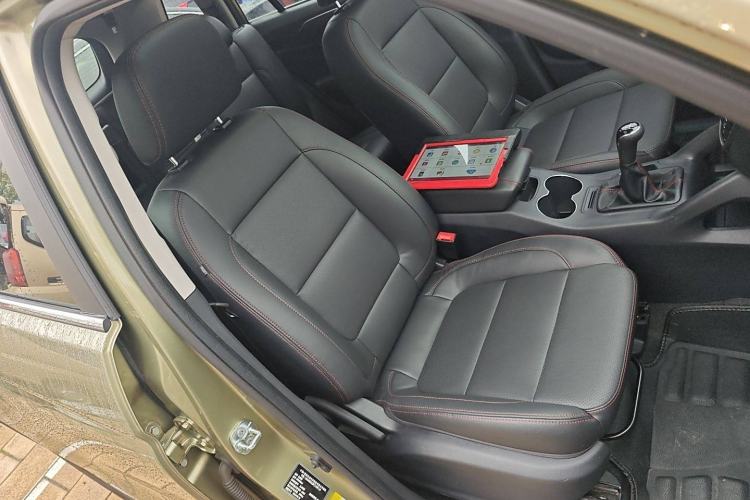 Used CHANGAN CS75 2014 2.0L Manual Luxury Version China IV Standard Right Front Seat