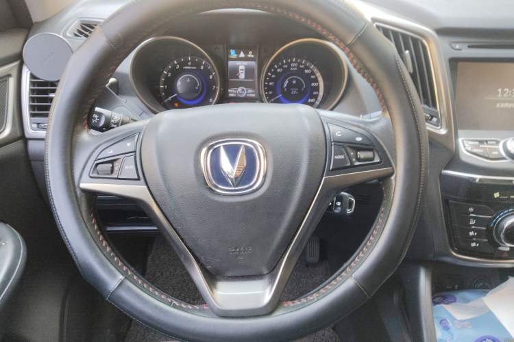 Used CHANGAN CS75 2014 2.0L Manual Luxury Version China IV Standard Steering Wheel