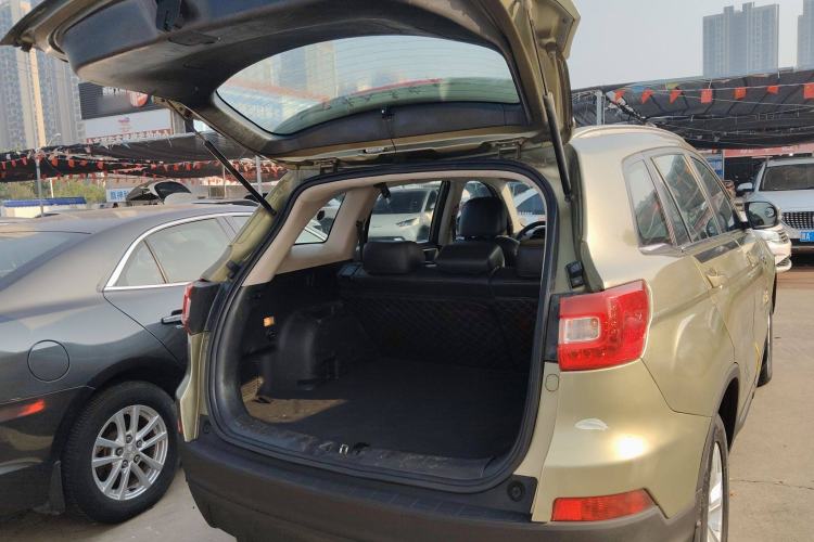 Used CHANGAN CS75 2014 1.8T Automatic Elite Model China IV Standard Trunk