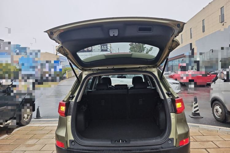 Used CHANGAN CS75 2014 2.0L Manual Luxury Version China IV Standard Trunk