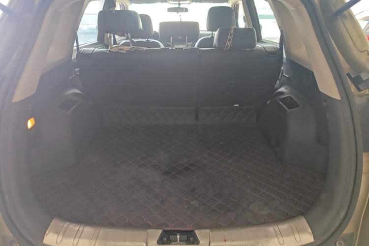 Used CHANGAN CS75 2014 1.8T Automatic Elite Model China IV Standard Trunk