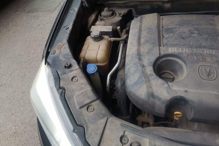 Used CHANGAN CS75 2015 1.8T Automatic 4x4 Elite Model China V Standard Engine Bay Right