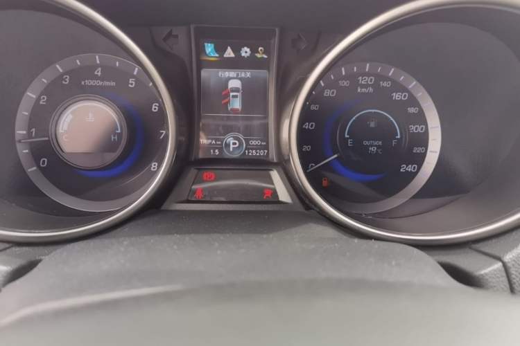 Used CHANGAN CS75 2015 1.8T Automatic 4x4 Elite Model China V Standard Odometer Close Up